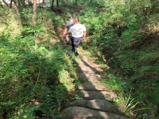 四川省剑阁县柏梓村：红色精神传帮带 村里好事连成串