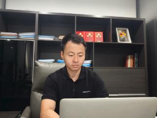 在城市中奔跑的年轻人｜青年律师的“破茧”进行时