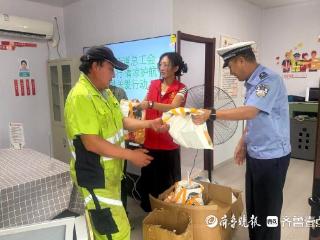 青岛金门路街道：给新业态从业者送上“安全+清凉”双礼包