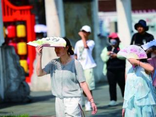 高温不退 街头热浪袭人