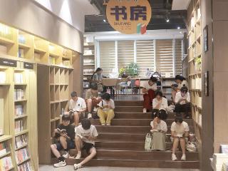 临沂：学生品书香过假期