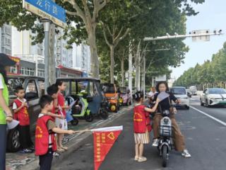 街头践行文明交通，南苑街道忠心闸社区小志愿者为城市文明添彩