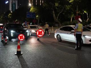 深夜直击！菏泽交警直属一大队持续开展酒醉驾专项整治行动