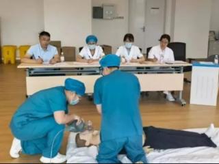 青岛市公共卫生临床中心举办第八个中国医师节系列活动
