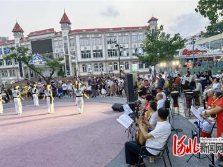 秦皇岛市北戴河区英才社区举办纳凉晚会