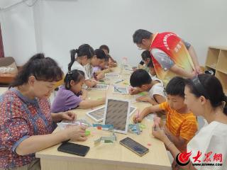 核心价值观我践行｜市北区海伦路街道哈尔滨路社区开展“钻石童话 奇趣绽放”贴画手工活动