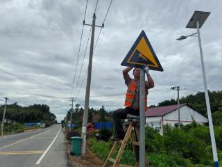 南丰公路标志牌护栏整治行动交出亮眼成绩单
