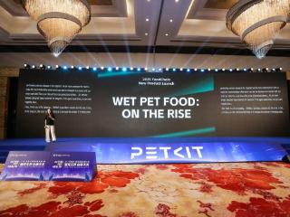 食物链与小佩联合发布全球首款AI宠物湿粮喂食器，开启湿粮智能喂养新时代