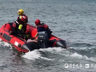 两男子出海钓鱼遇发动机故障，青岛消防员用时30分钟成功救援