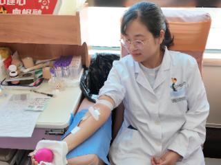 小叶医探 | 白大褂下的热血担当！这个医师节他们这样过