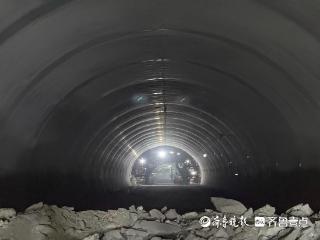 烟台市城市快速路塔山北路岱王山段隧道实现双线贯通