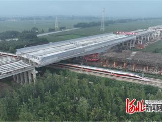 衡昔高速上跨京广高铁转体桥成功转体