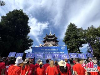 张家界黄石寨“亚洲之王”高空扁带争霸赛开赛