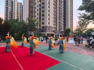 济宁太白湖新区许庄街道滨湖社区：好戏连台享清凉 滨湖夏夜“艺”起来