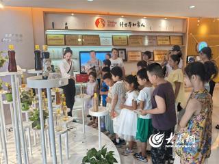 福新街道永青社区举办“探秘食育之旅，共品科学滋味”亲子研学活动