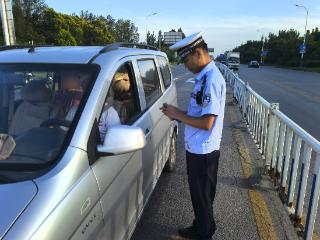 聊城市东昌府区交通管理大队：“一早一晚”严查交通违法 筑牢道路交通安全防线