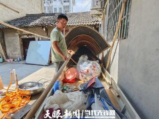 从洪水中拯救50余人 一艘渔船的生命摆渡