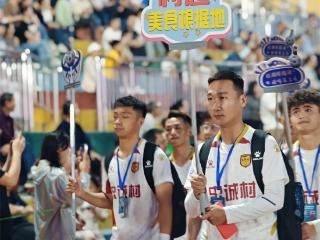 从河边沙地到村超球场：榕江三代人的绿茵情书