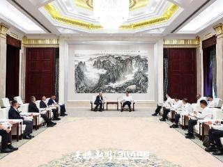 李炳军会见东软集团创始人刘积仁一行