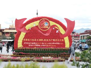 镜观西藏 ｜ 拉萨街头张灯结彩，喜迎西藏自治区成立60周年