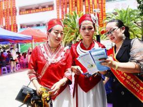 富德生命人寿黔东南中支：金秋助学暖人心 反诈宣传入民心