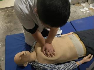 白衣执甲，“救”在身边——平度市第三人民医院检验科医师节心肺复苏演练侧记