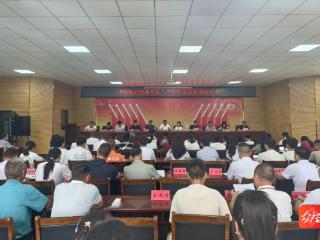 碧江区总工会为农民工子女发放助学金