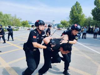 高新区开展开学季校园安保员专项战术技能培训，筑牢校园安全屏障