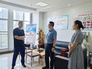 临沂市科协领导调研学会工作