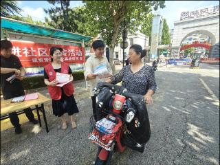 北集坡街道凤华社区联合高新区建设管理部开展安全知识宣传活动