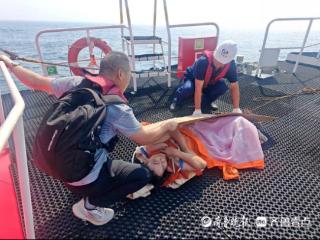 水手突然触电！青岛引航站海陆接力抢赢“黄金时间”