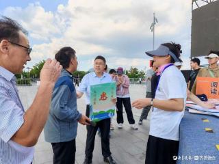 广场上的“金融课堂”：新泰农行开展“金融知识惠民生”宣传活动