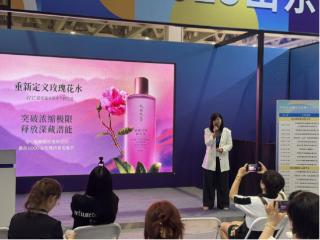 “世界玫瑰回归中国”花田玑密亮相2025山东国际大健康博览会