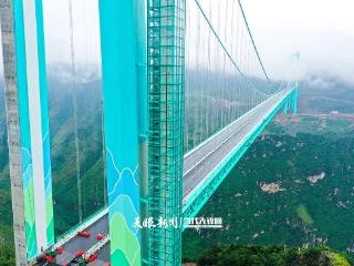 云端漫步新地标！800米高空挑战胆量极限