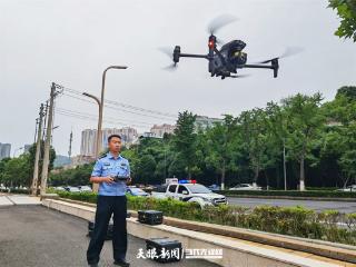 巡逻，监测，喊话，一键三连，这个“空中交警”治堵有办法