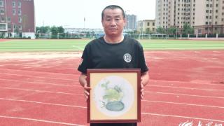 执笔守夜，绘梦校园——潍坊经济区实验学校的“光影诗人”(图1)
