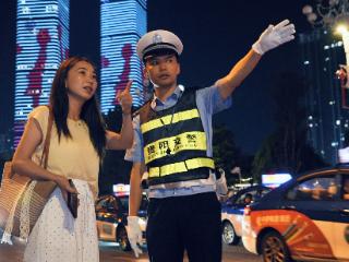 贵阳交警“夏季护游”加减法