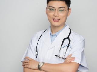 2025年“日照好医生”丨李仲琪：ICU里的生命守护者