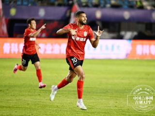 吉镜头丨两连胜！长春亚泰1：0深圳新鹏城