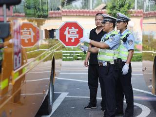 临沂：校车“体检”迎开学