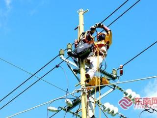 三明建宁供电：巧用“蜈蚣梯”带电作业保供电