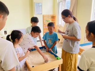 幸福灵珠山 | 青少年成长加油站开展专业心理沙盘活动，为青少年心灵注入成长能量