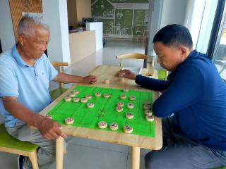 方寸棋牌聚情谊！崔寨银丰揽翠园照料中心棋牌活动点亮银发生活