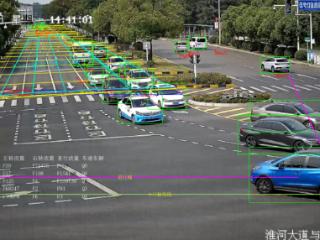 淮南8个路口实现“灯看车”给信号 交警提醒：红绿灯间隔可能只有几秒钟