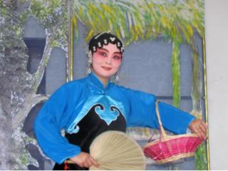 志愿红点亮非遗传承路：让北路子花鼓戏在乡村振兴中“唱”响新声