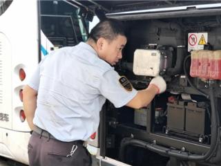 方向盘上的奔跑者：公交司机王少丹的坚守与热爱