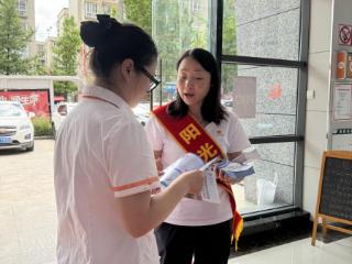 阳光财险六盘水中支开展“防范宝石与贵金属洗钱风险”活动