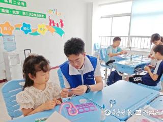 中交一航局二公司“童趣·我家”职工子女托管班开展趣味手工活动