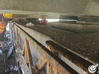 武城公路分中心对武城大桥进行全面排查和整改维修