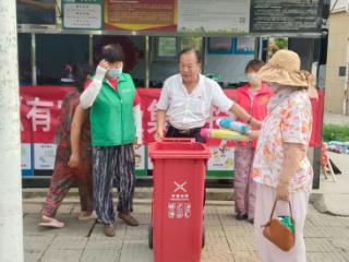 共筑绿色家园 青岛市城阳区河套街道开展有害垃圾集中投放日活动